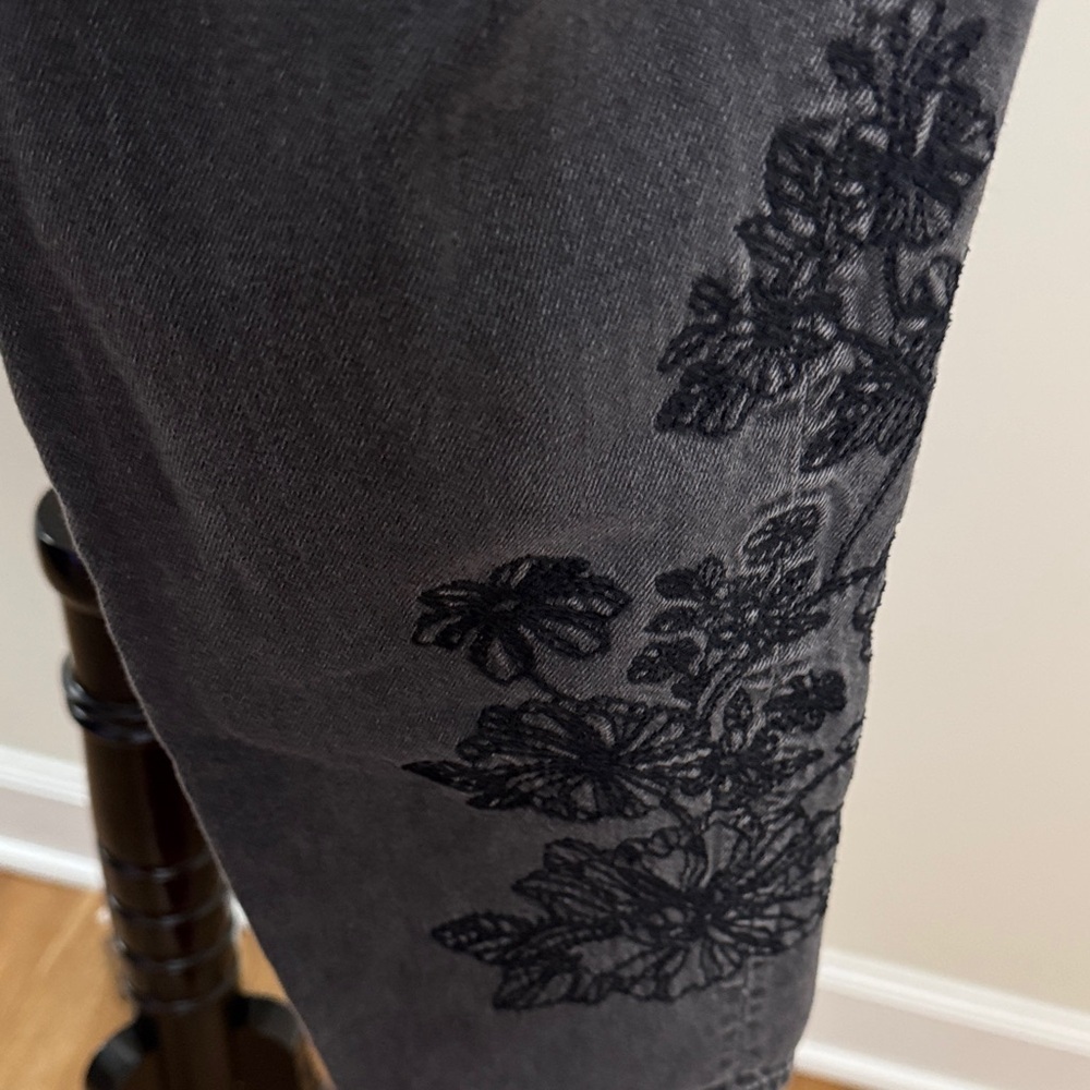 American Eagle Outfitters Charcoal Jeans with Black Floral Pattern - Picture 2 of 12